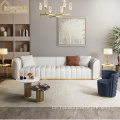 Chesterfield-Sofas aus weißem Leder im neuen Design